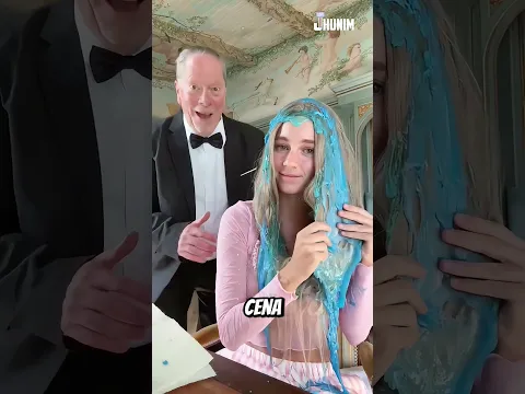 ELA COLOCOU CHICLETE EM SEU CABELO (@maligoshik)