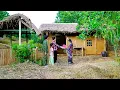 Download Lagu Vriendelijke politieagent helpt alleenstaande moeder land en klein huis terug te kopen van oude vrou