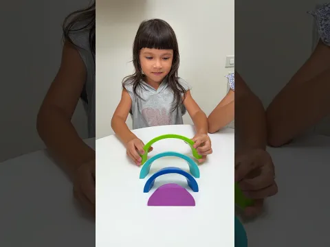 Kids learn colors - Maya teaches Molly the colors of the rainbow