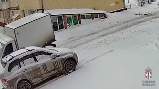 В Омске полиция расследует дело о гибели пенсионерки под колесами ГАЗели
