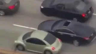 صدم السيارات بكل ثقة ههههههههه 