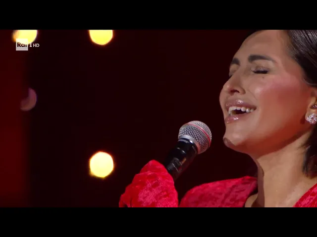 Sanremo 2026 - Serena Brancale, Gregory Porter e Delia cantano Bésame mucho