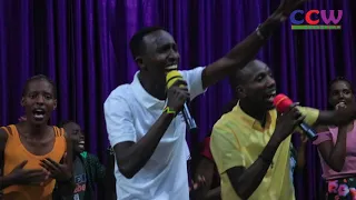 UNIONDOLE MAJIVUNO AZAPH WORSHIP TEAM FATANYA NATWE MUKURAMYA IMANA NOKUYIHIMBAZA 