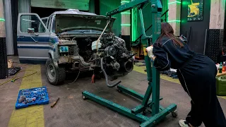Этого не могли сделать 8 лет… Пробуем ЗАПУСТИТЬ Ford Econoline спустя годы простоя.