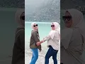 Lagu Tamara dan Fuji berfoto bersama di Kawah Putih