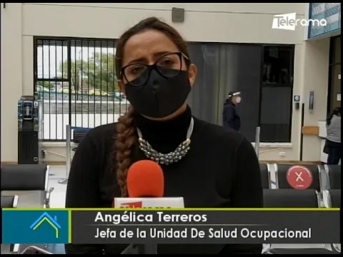 Acto simbólico en Hospital del IESS por el día internacional de eliminación  de violencia contra la mujer
