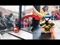 Making Bee Image Candy In Front Of A Beautiful Crowd ๐