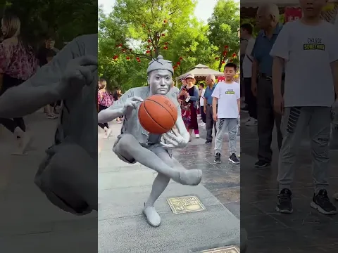 Happy Times with a Sculpture and a Beauty #Funny #cute #funny #respect #love