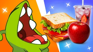 School Cafeteria Food Challenge! 🥦🍔 Om Nom Learns Healthy Eating Habits