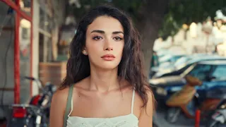 بتشتغل خدامة عند الشخص اللي بتحبه وبتحمل منه فبيضطر يتجوزها عشان حبيبته ماتعرفش