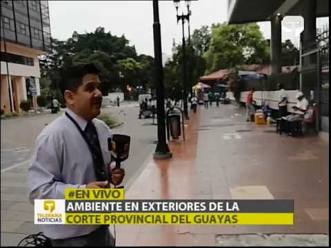 Ambiente en exteriores de la corte provincial del Guayas