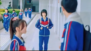 بنت فقيره بتدخل مدرسه الاغنيا وبتهين اغني شاب فيها وبدل ما ينتقم منها بيوقع فحبها ويرتبط بيها 