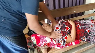pijat wanita nyeri pada tulang belikat tembus sampai dada 