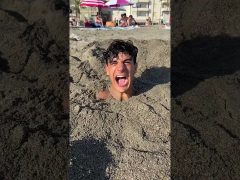 Mi MADRE me ENTIERRA en la PLAYA y NO puedo SALIR!