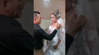 عروسه تودع ابوها شيلوها بعيونكم 