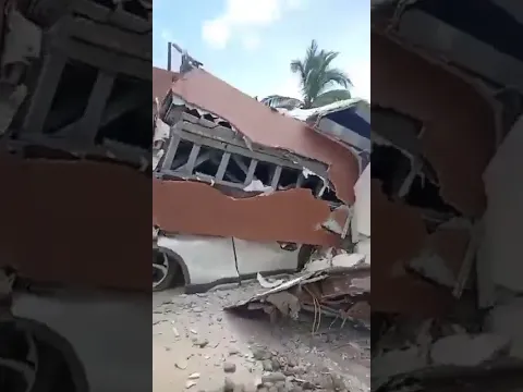 Massive damage after a 7.6-magnitude earthquake hits Playa Venao, Panama 🇵🇦