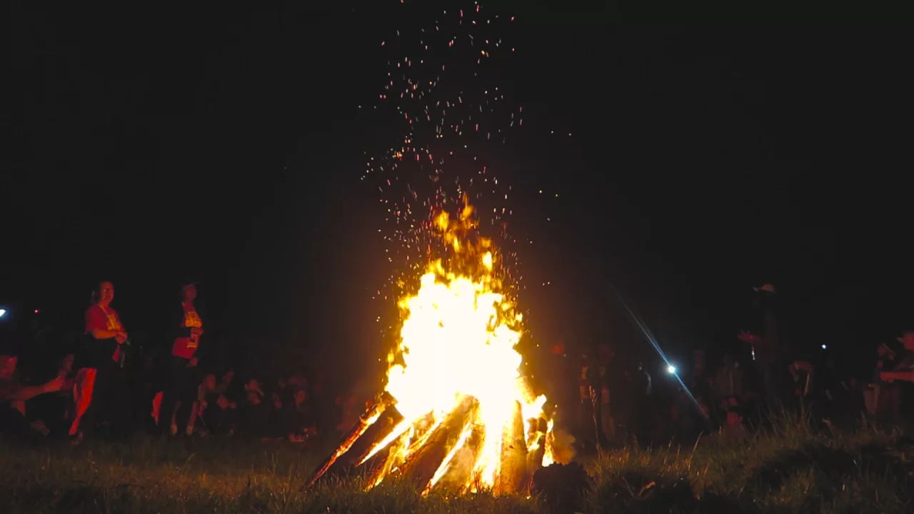 Phil Wickham - Lean on Me (BCDO Campfire)