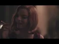 Anya Taylor-Joy fumando en varias escenas