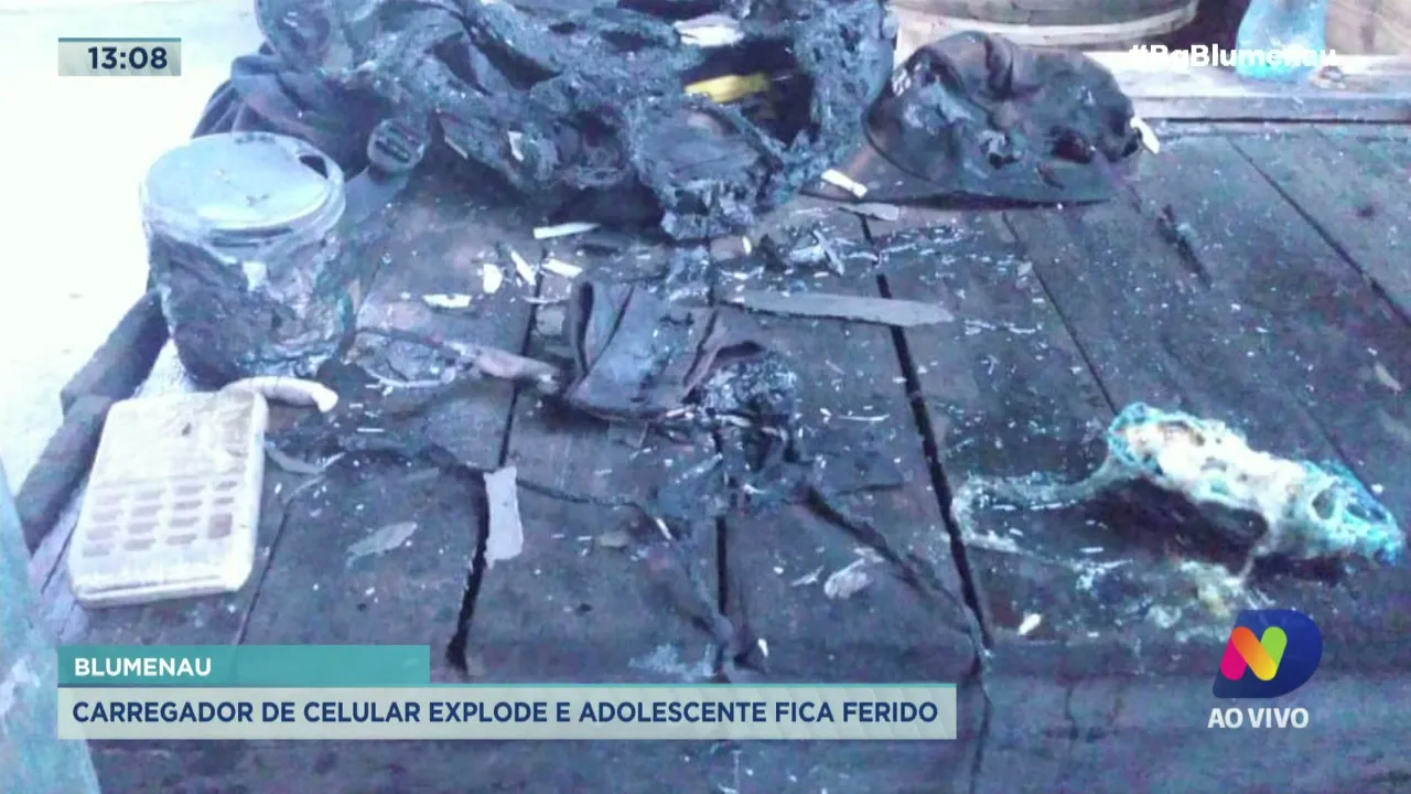 Carregador de celular explode e adolescente fica ferido