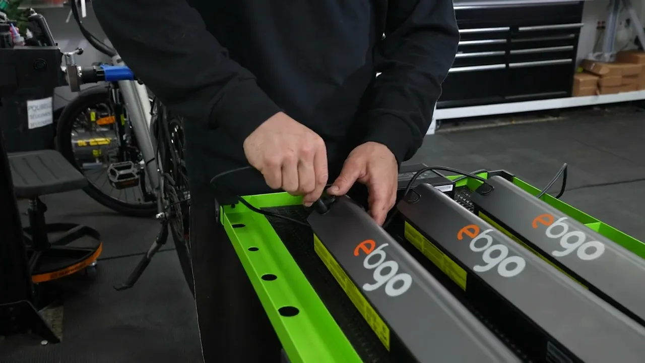 Charger la batterie d’un vélo électrique