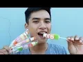 Download Lagu CẬU BÉ TỐT BỤNG | CHO BẠN NHÀ NGHÈO ĂN KẸO 7 MÀU ♥ Xoong Nồi TV
