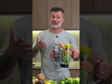 Quando quero praticidade, uso o All in Greens da Brainjuice: é só misturar e pronto.