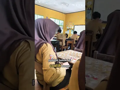 Ketika Kakak Cantik Ini Masukin Uang ke Kotak Amal