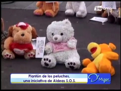 Plantón de los peluches, una iniciativa de Aldeas S.O.S.