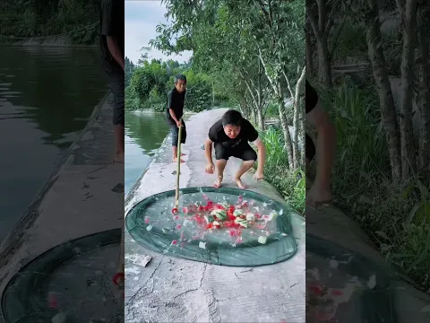 ముసలాయన చాలా చేపలను పట్టాడు! 🤯🐠
