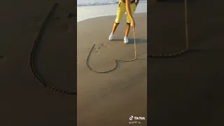 تصميم على حرف H 