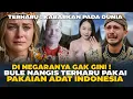 Download Lagu DI NEGARANYA TAK SEINDAH INI ! BULE NANGIS PAKAI BAJU ADAT INDONESIA -TERHARU KABARKAN PADA DUNIA