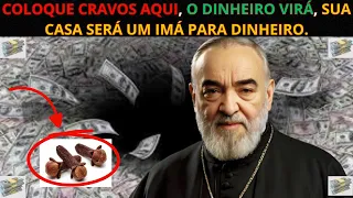 PADRE PIO: COLOQUE 3 CRAVOS NESTE LUGAR E O DINHEIRO VIRÁ EM ABUNDÂNCIA...