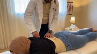 سعوديه تسوي مساج تقول لدكتور الوجع عندك يادكتور   دندنها