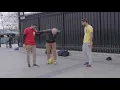 yok boyle birşey bakmadan geçme Yaşlı Amca Futbol Oynuyor