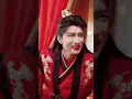 一睜眼穿成逃婚新娘，剛逃出府就撞上殺人不眨眼的活閻王未婚夫！所有人都以為她會再次逃跑，誰料她竟主動撲進活閻王懷裡，揚言此生絕不離開他！一句承諾讓冷血瘋批徹底淪陷，從此化身黏人醋王，寸步不離、瘋狂寵妻！