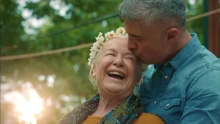 من أجمل مشاهد الدراما التركية على الإطلاق رقص فاروق وأمه أسما في عروس إسطنبول  من أجمل مشاهد الدراما التركية على الإطلاق رقص فاروق وأمه أسما في عروس إسطنبول