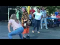 El payasito y sus payasadas en la pulga de Oakland California