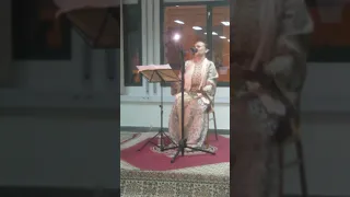 الفنانة مريم الحسيني متألقة في أمسية رمضانية بدار الشعر بتطوان دندنها