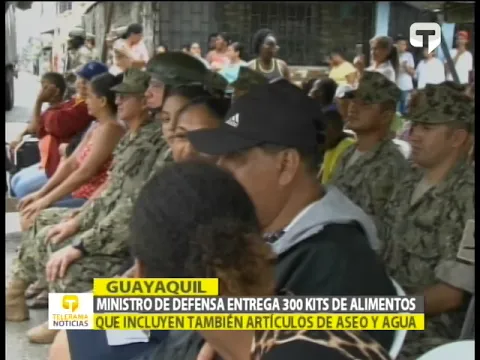 Ministro de defensa entrega 300 kits de alimentos que incluyen también artículos de aseo y agua