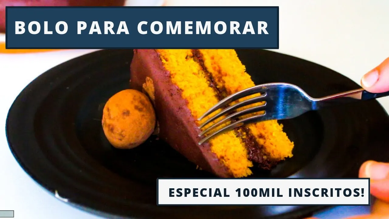Um Bolo Vulcão de Cenoura com muuuita cobertura de chocolate, e o melhor de tudo: sem nenhum ingredi. 