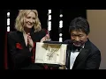 Video di Cannes Film Festival: Palme d"Or goes to "Shoplifters," Hirokazu Kore-eda