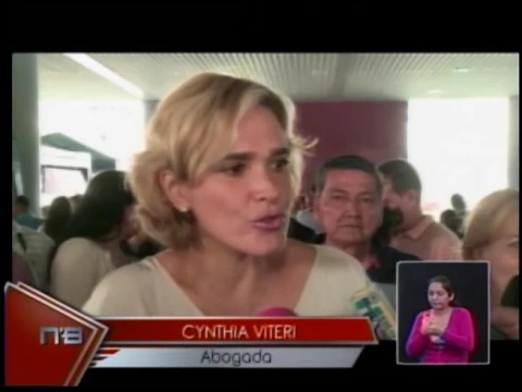 Alcalde de Guayaquil entregó becas municipales de Amparo