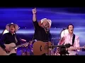 Garth Brooks Performs His Classic Callin Baton Rouge