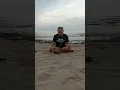 hamparan pasir putih dan ombak ..
