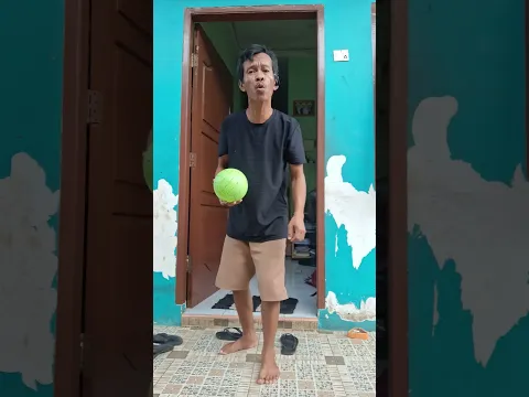 Main bola sama anak monyet lucu