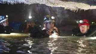 مجموعه شباب بينزلو كهف يستكشفو لكن الكهف بيغرق بيهم ومش بيعرفو يخرجو منه Sanctum  مجموعه شباب بينزلو كهف يستكشفو لكن الكهف بيغرق بيهم ومش بيعرفو يخرجو منه Sanctum