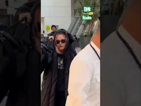 Madonna Showing His Bag or Hiding Her Face #madonna