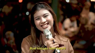 Download trisuaka feat nabila suaka nyaman cover lagu admesh MP3