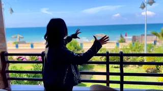 صحيت من نومي علي اغرب حاجه فلدنيا        دندنها