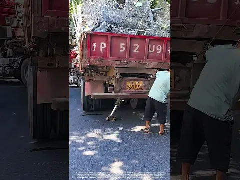 Rear‑mounted hydraulic shifting ram for semi‑trailer